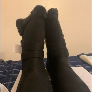 AirWalk  black boots size 10 never been worn.